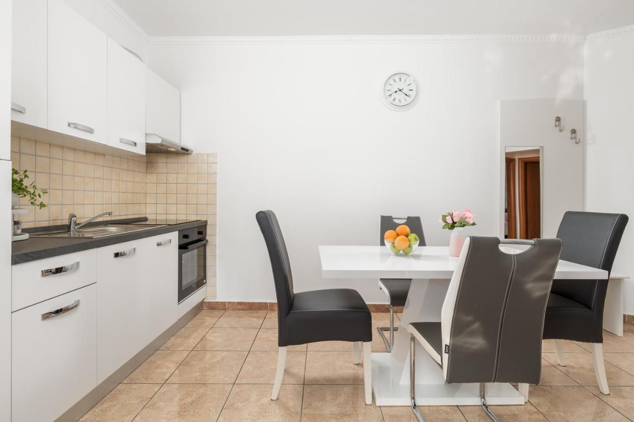 Summer Breeze Apartment With A Pool Opatija Bagian luar foto